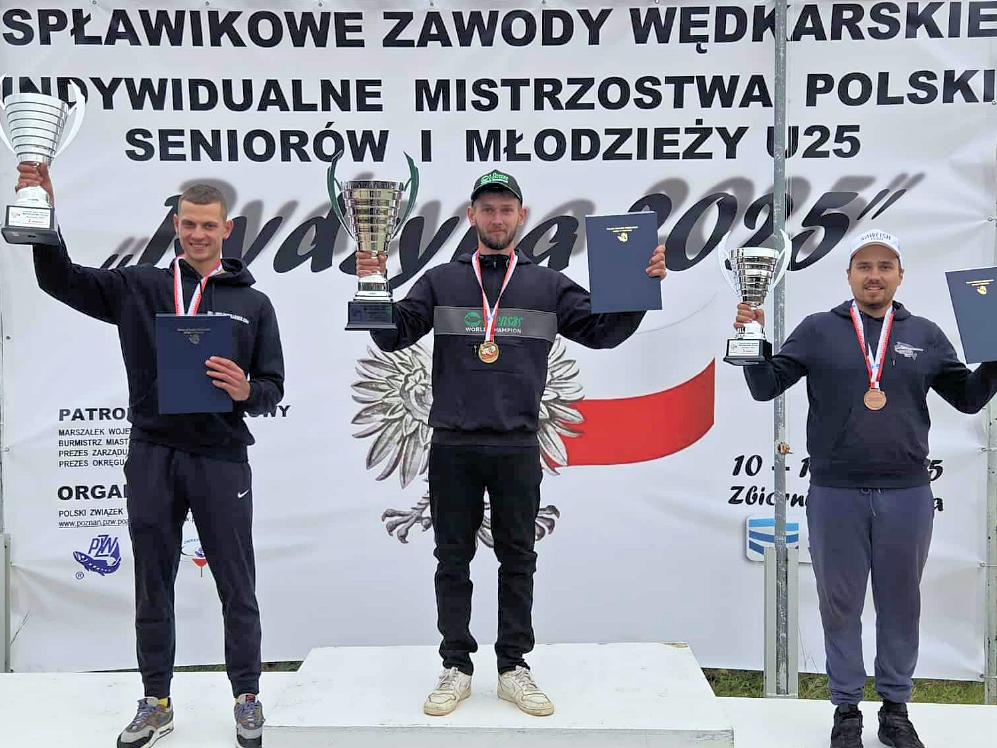 Podium — I tura